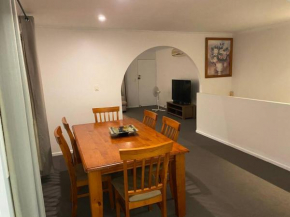 FAMILY 3-bedroom Everton Hills Apartment